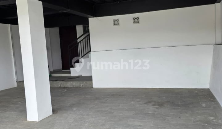 New 3-Story Shop House Facing East in Denpasar Sl/Es