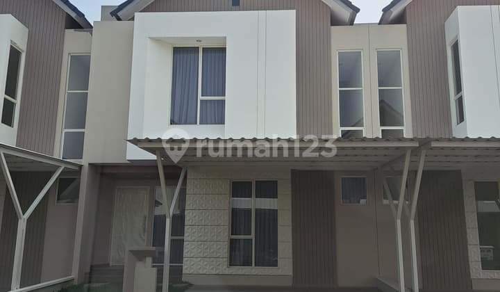 Nice 2-Story House Near Public Facilities in Tangerang Complex.