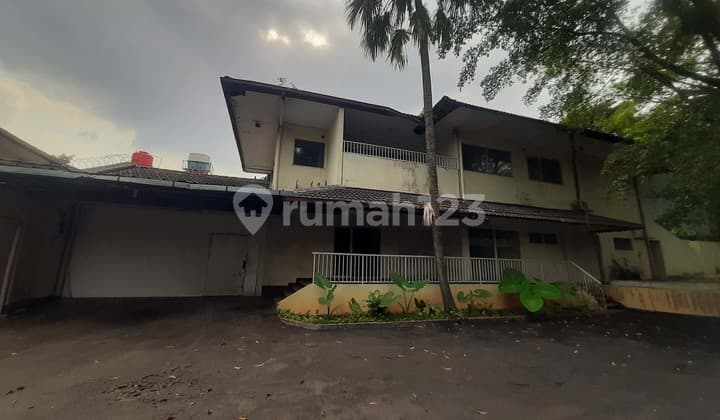 Rumah + Fasilitas Taman Bermain di Kemang Timur Jakarta Selatan