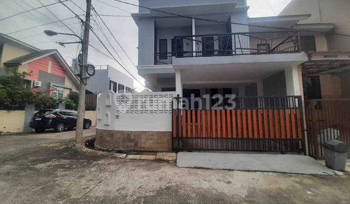 Rumah Bagus Siap Huni 3 Lantai di Cendana Residence Suasana Puncak