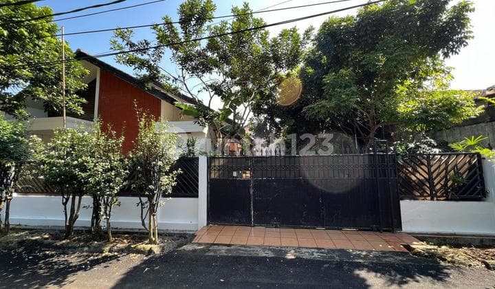 Rumah 2 Kavling Jadi Satu BR 4+1 di Pamulang Permai 1