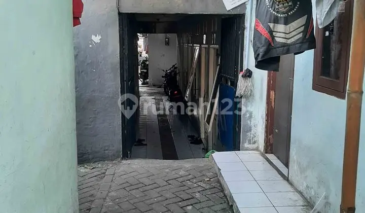 Kost 38 Kamar tidur di Serpong