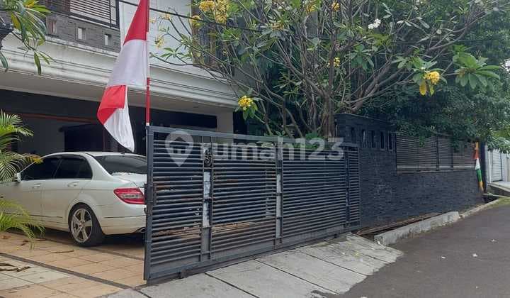 Rumah 2 Lantai di Simprug Kebayoran Lama Jakarta Selatan