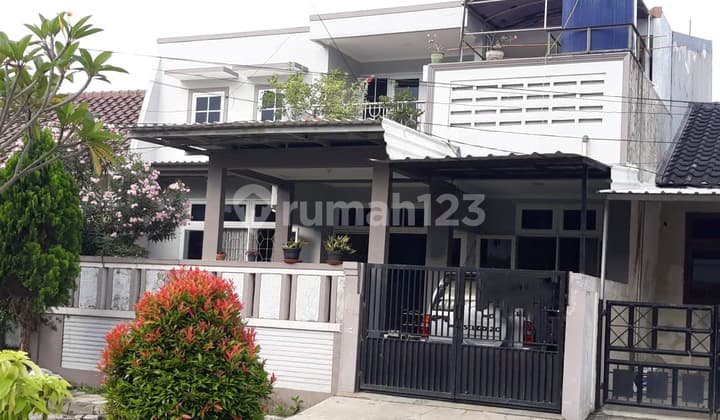 Rumah 2 Lantai Siap Huni di Villa Melati Mas Tangerang Selatan