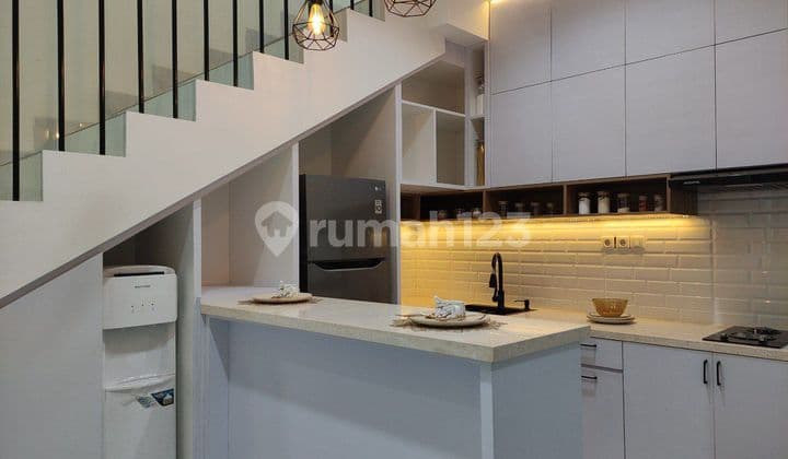 Nikmati Hunian 2 lantai dengan 3 KT+RoofTop di Ciputat