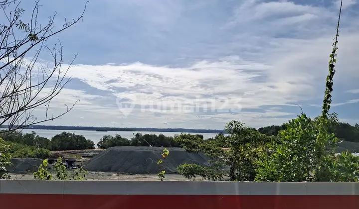 Tanah Pinggir Pantai Lango