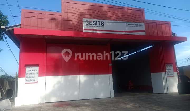 Gudang Pinggir Jalan Mt. Haryono