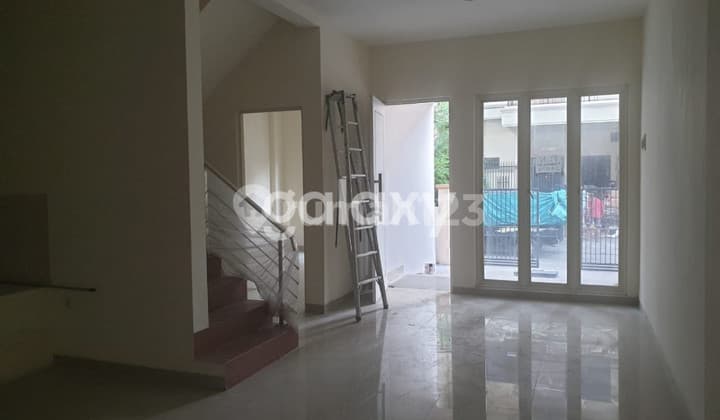 Rumah Baru Gress Baru Renovasi Daerah Pakuwon City
