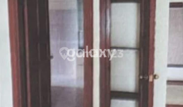 Jual Cepat! Kondo Eksklusif di Graha Family - View Golf, 3+1 KT, Harga Miring!