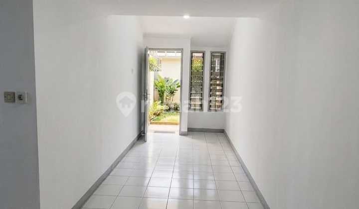 Rumah Rapi 1.5 Lantai Siap Huni Tanjung Duren Jakarta Barat