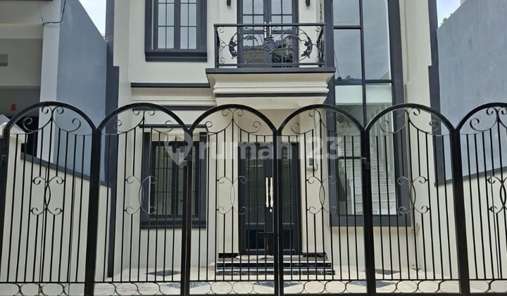 Rumah Baru American Classic Dalam Komplek Siap Huni Taman Ratu Jakarta Barat