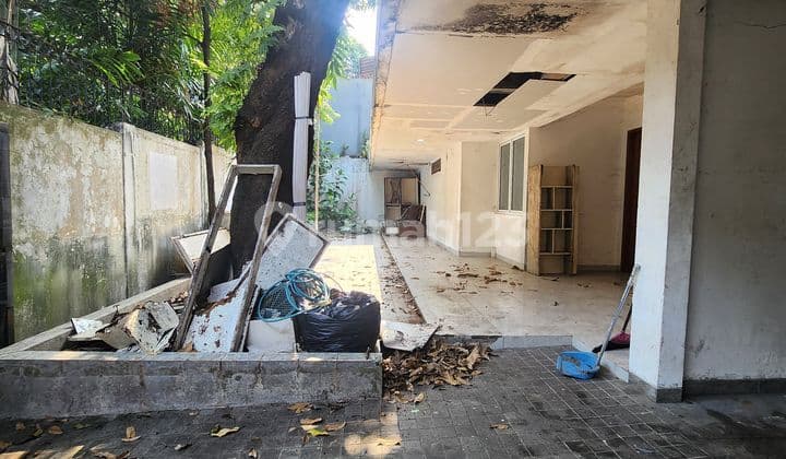 Old House Land Price Below NJOP Kebayoran Baru South Jakarta