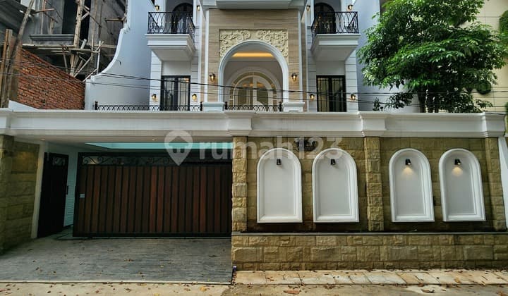 Brand New Desain Modern Classic By Emporio Lingkungan Asri, Tenang Depan Taman, Dalam Komplek Cilandak, Jakarta Selatan Dekat MRT