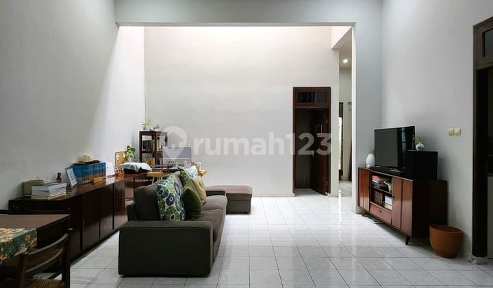 For Sale Rumah Lama Terawat Siap Huni Area Kebayoran Baru Jakarta Selatan