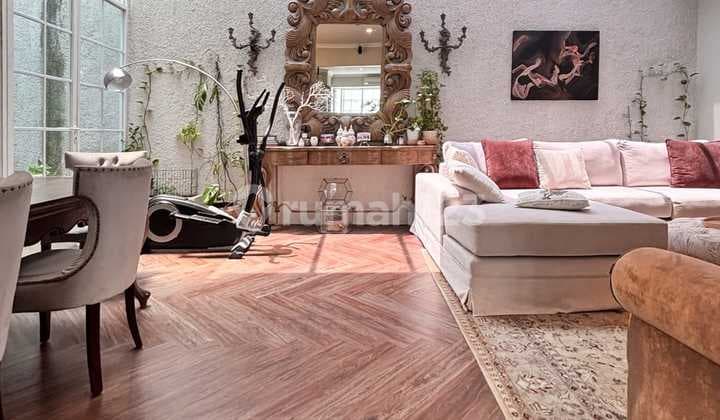 Dijual Ada 2 Unit Available Rumah Exlusive Mewah Bergaya Classic Eropa di Dalam Townhouse