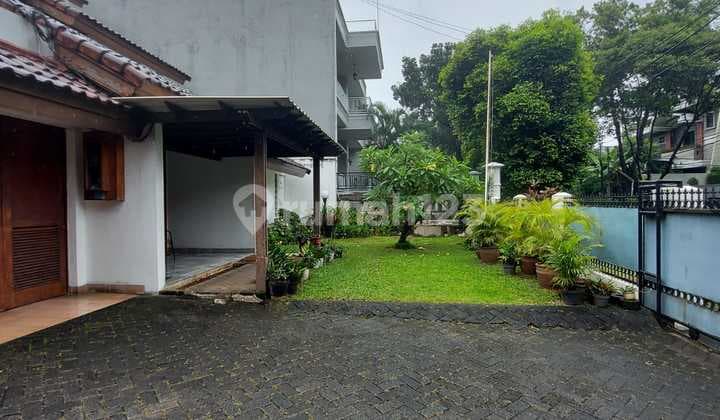 Rumah Asri Terawat di Lokasi Premium Kebayoran Baru Jakarta Selatan Lokasi Sangat Strategis