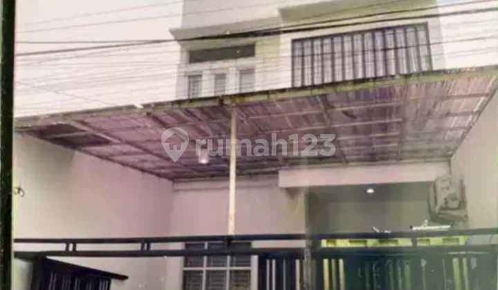 Dijual Rumah Fully Furnished Lokasi Strategis Veteran Bintaro Dekat Tol Jorr