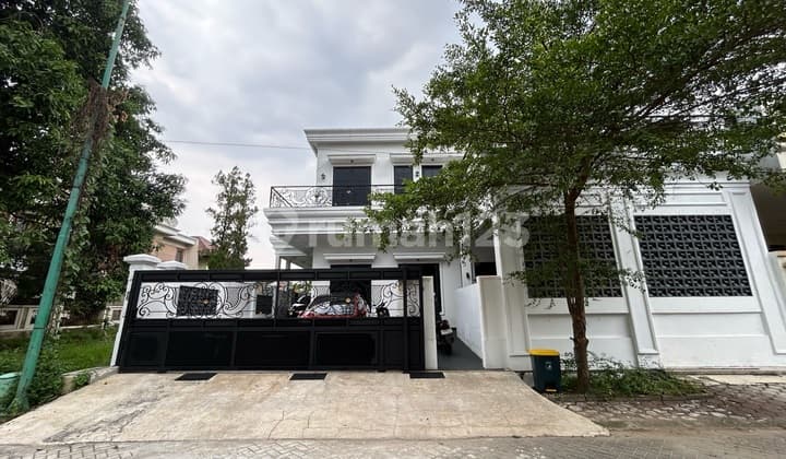 Dijual Rumah Mewah Lt.300/450 , 4Kt, Siap Huni, Bangunan Baru, Bebas Banjir, Dekat Pintu Tol dan LRT, Dekat Pusat Perbelanjaan, Lokasi Strategis di Raffles Hills Cibubur. Rumah Bagus