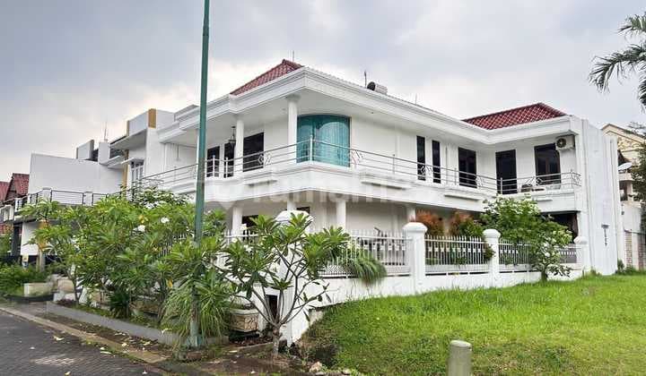 Dijual Rumah Mewah Lt.260/414 Hook + Vasum , Furnished/ Semi. Shm , Sudah Renovasi, Siap Huni , Bebas Banjir , Lokasi Strategis, Di Raffles Hills Cibubur.