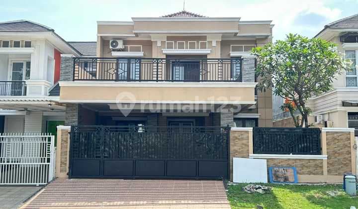 Disewa Rumah Mewah di Boulevard Kota Wisata , Siap Huni , Unfurnished, Ada Ac + Kitchenset , Sudah Renovasi, 5Kamat Tidur , Bersih , Rapi , Siap Huni , Lokasi Strategis Dekat Tol dan Mall Living World , Cakepp