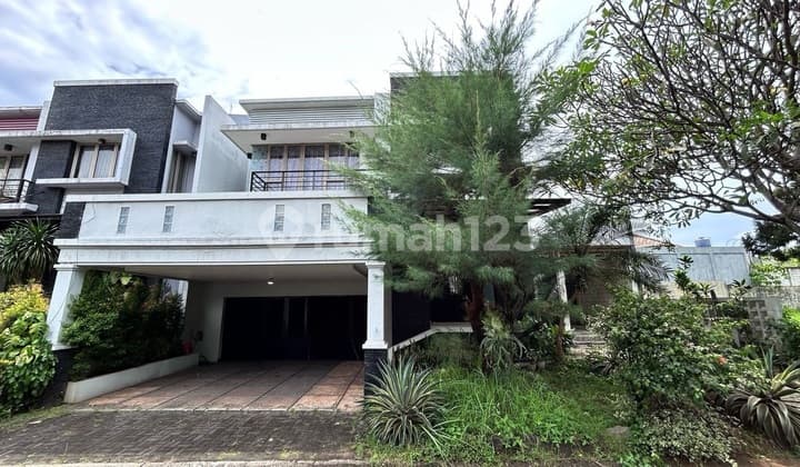 Disewa Rumah Mewah Fully Furnished 4kt, Murah. Cluster Exclusive, Di Raffles Hills Cibubur, Bagus, Bersih, Terenovasi, Lokasi Strategis, Dekat Lrt , Sekolah , Dan Pusat Perbelanjaan.