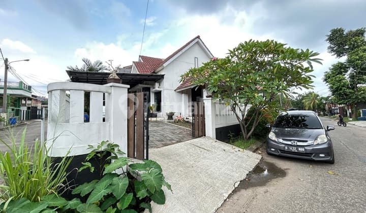 For Sale Hook House Lot 200/100 in Lavender Bukit Golf, Quiet, Comfortable, and Scenic Environment. Move-in Ready, Renovated, Safe Neighborhood with 24-Hour Security. Nice House with SHM in Lavender Bukit Golf Riverside Cluster, Bukit Golf Riverside Estate, Jl. Bukit Golf Rivers.
