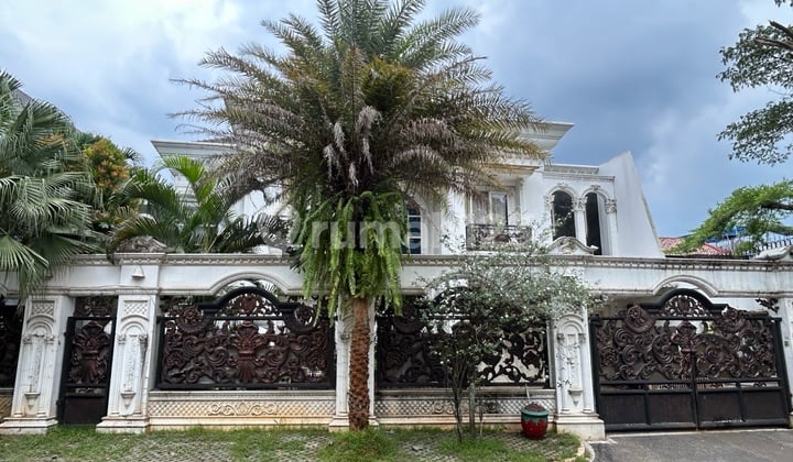 Dijual Rumah Mewah Lt.529/Lb.600 di Jalan Utama Boulevard Raffles Hills Cibubur, Ada Kolam Renang (Swimming Pool) Siap Huni, Sudah Renovasi, Semi Furnished, Lokasi Strategis, Dekat Pintu Tol dan Pusat Perbelanjaan, Dekat Sekolah, Nego Sampai Jadi :Fire:,