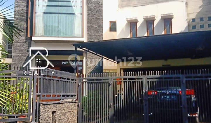 Dijual Rumah Asri lt.442 , 7KT, Modern Classic House, Siap Huni, Bebas Banjir, Lokasi Strategis, SHM, Nego Sampai Jadi!!! Raffles Hills, Cibubur