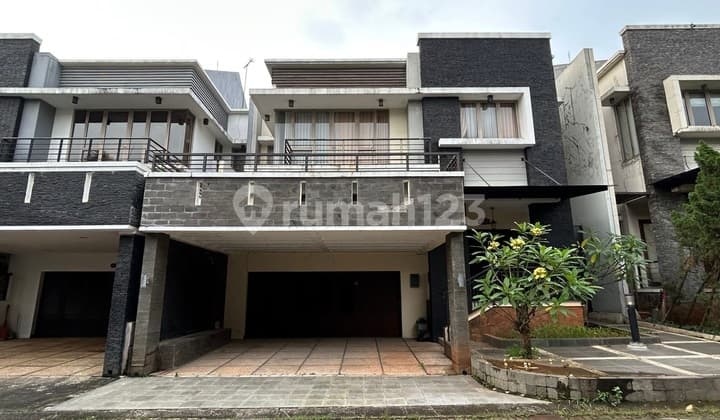 Disewakan Rumah Mewah (minimal Sewa 2tahun) 4kt, Semi Furnished , Cluster Tengah Di Raffles Hills Cibubur, 8 Ac, Lemari, Kitchenset, , Lokasi Strategis, Dekat Lrt, Dekat Pintu Tol, Dekat Pusat Perbelanjaan, Dan Sekolah , Rumah Kontrakan SHM