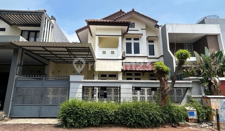Disewakan Rumah Mewah Luas 200, 4+1kt, Unfurnished, Siap Huni, Bebas Banjir, Lokasi Strategis Di Raffles Hills Cibubur, , Ac + Kitchenset, Bangunan Sudah Renovasi, Ada Halaman Belakang Luas, Rumah Bagus