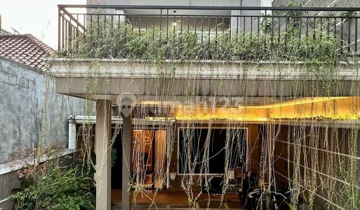 For Sale Rumah Non Cluster dengan Private Pool Dekat Terminal Transjakarta Ragunan