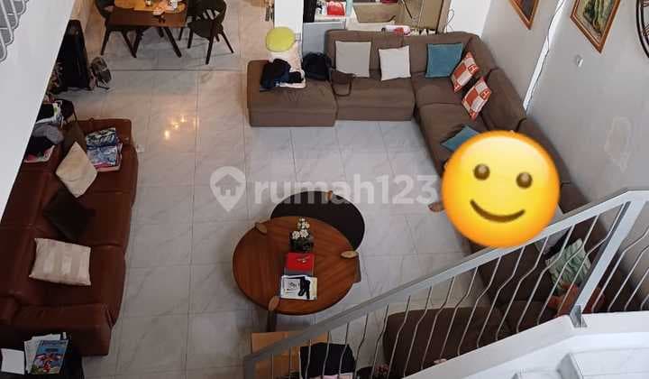 Strategic House Near Market, Toll Road, and Nusa Loka School BSD City.