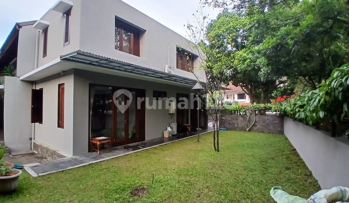 Rumah 2 Lantai bisa untuk Usaha di Sayap Ciumbuleuit SHM