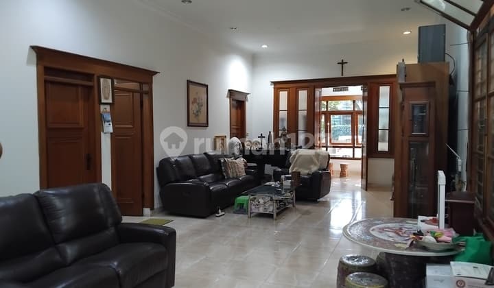 Rumah 1 Lt. Shm Asri Di Sayap Riau Kota Bandung