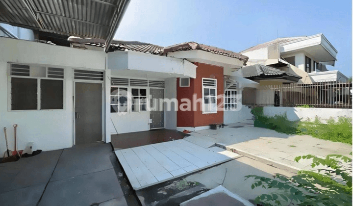 Nice and well-maintained house in Kedoya, North Jakarta