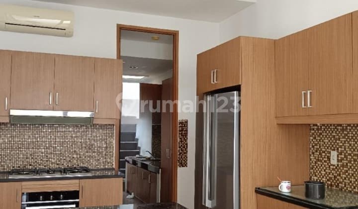 Rumah 2 Lantai Di Gaharu III , Cilandak, Jakarta Selatan