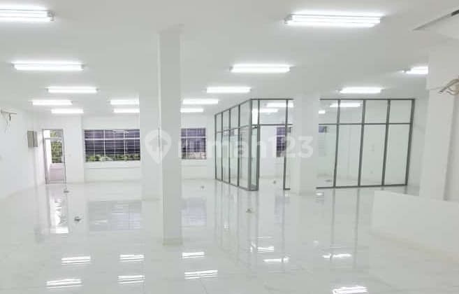 Ruko Gandeng 3 di area Komersil Kebayoran Lama Jakarta Selatan