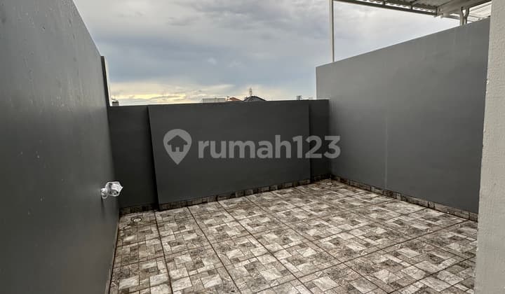 Rumah Bagus 3 Lantai di Tanjung Duren