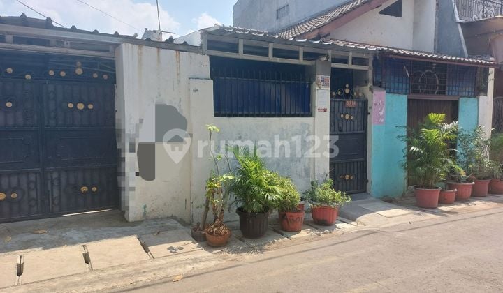 Dijual Rumah Tua Dengan Tempat Sewa Parkiran Mobil Tanah Tinggi, Johar Baru, Jakarta Pusat