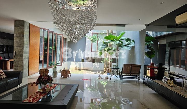 Rumah Mewah Strategis 3Lantai Puri Indah Jakarta Barat