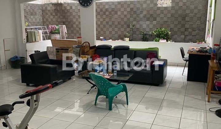 Rumah di Taman Surya Jakarta Barat Pinggir Jalan Utama Cocok Usaha