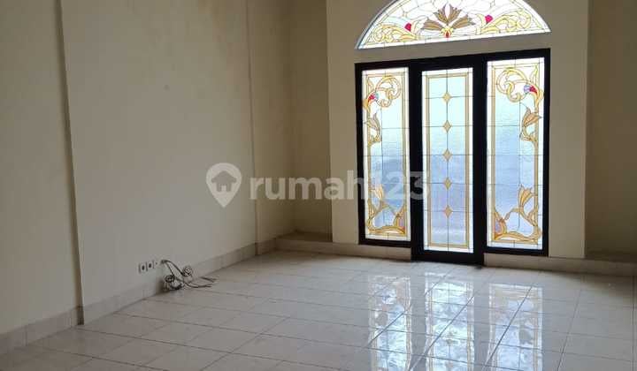 Dijual Rumah 2 Lantai di Jatinegara