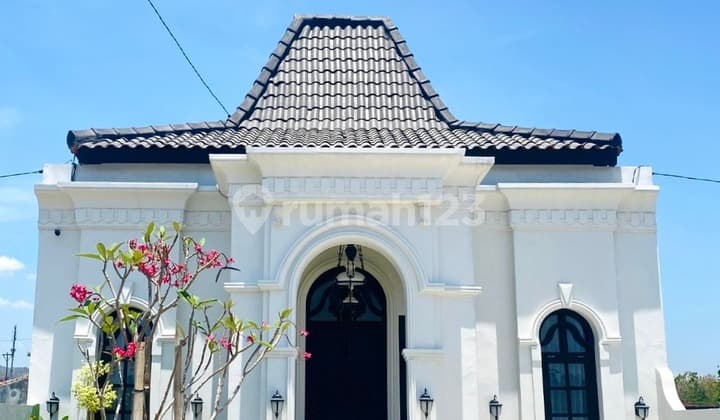 Kemewahan Arsitektur Eropa di White House Prambanan