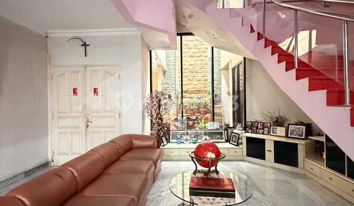 Rumah Mewah Besar Posisi Hook 2 Lantai SHM Kalideres Jakarta Bara Nego