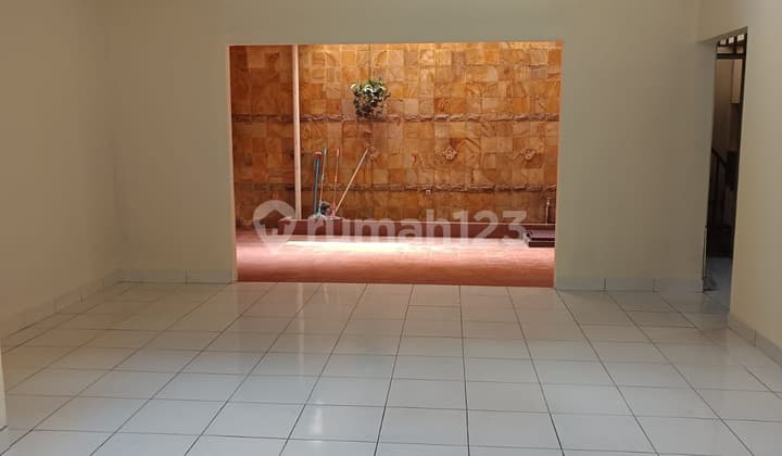 Rumah Bagus Siap Huni Hook 2 Lantai Lokasi Strategis Dalam Perumahan Sektor 9 Bintaro Tangerang Selatan SHM Nego