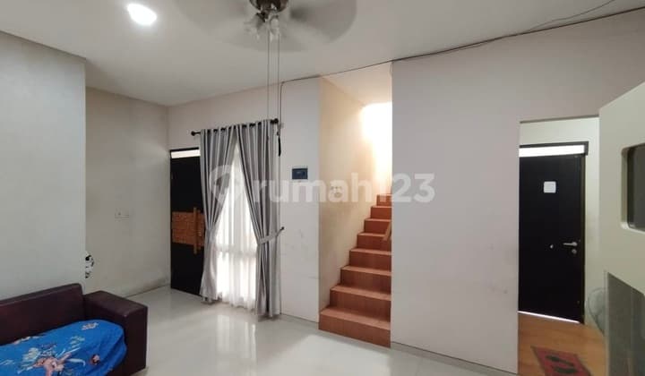 Rumah Bagus Posisi Hoek 2 Lantai Dalam Perumahan Baru Bebas Banjir Lokasi Strategis Sawangan Depok SHM Nego