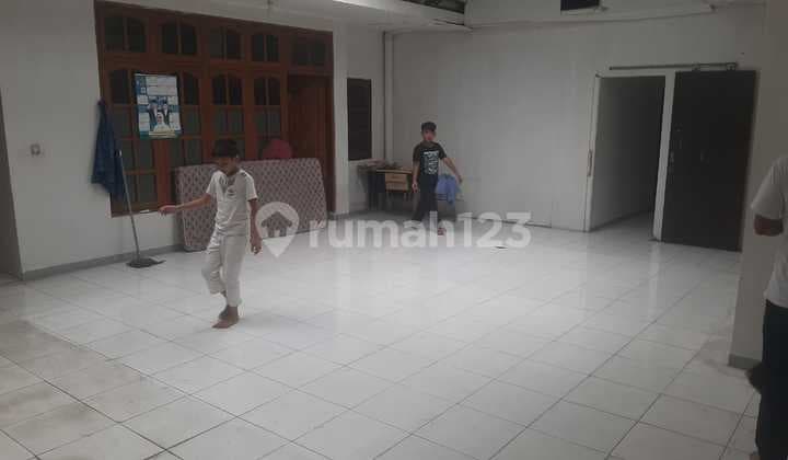 Rumah di Danau Poso Bendungan Hilir Jakarta Pusat Strategis