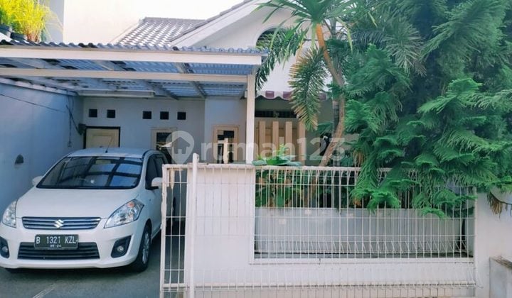 For Sale, Ready-to-Occupy and Comfortable House in Villa Galaxy Bekasi