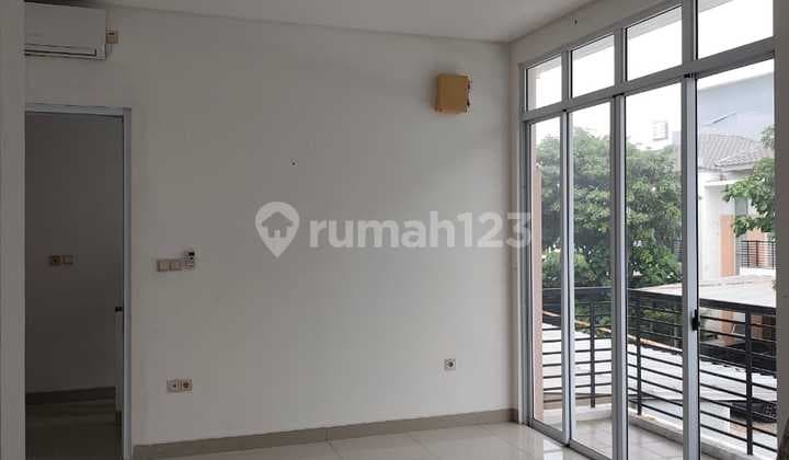 Rumah Bagus Semi Furnished Berlokasi Strategis Di Green Lake City