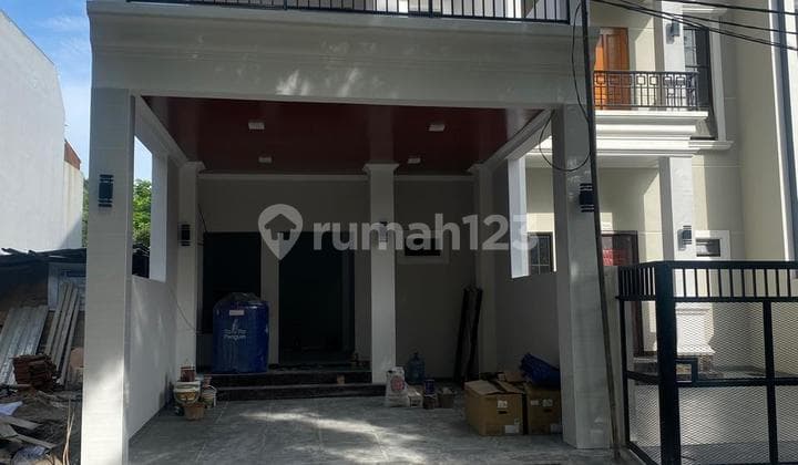 Nice and Luxurious House Strategically Located in Villa Melati Mas Bsd
